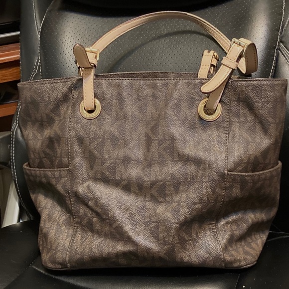 Michael Kors purse - Picture 2 of 10